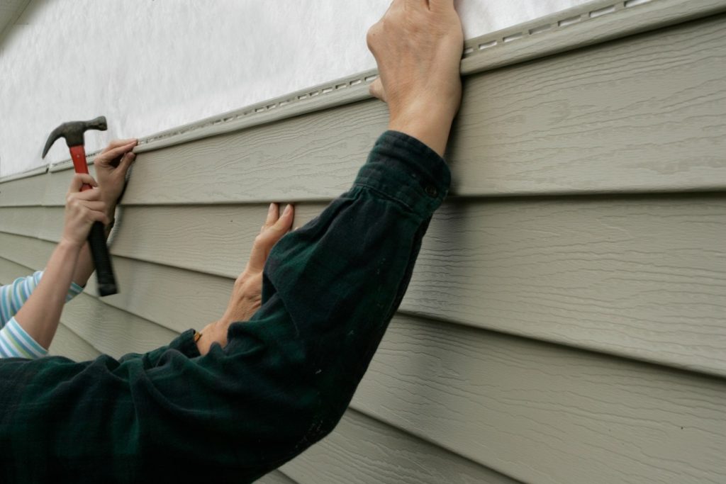 Vinyl and Hardie Board Siding Specialists